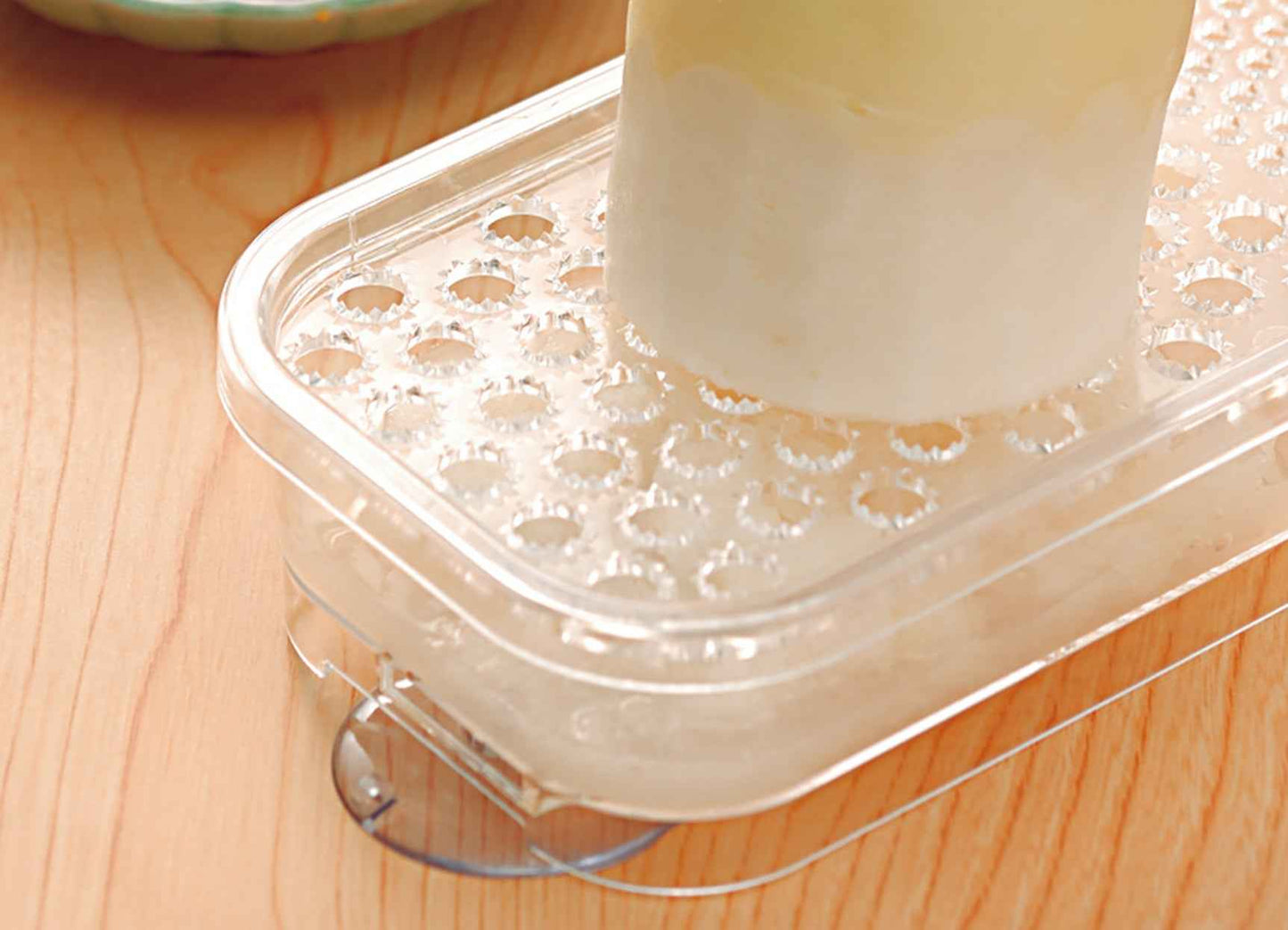 Inomata Grinding Grater with Storage Container (400ml) Kitchen Tool Clear