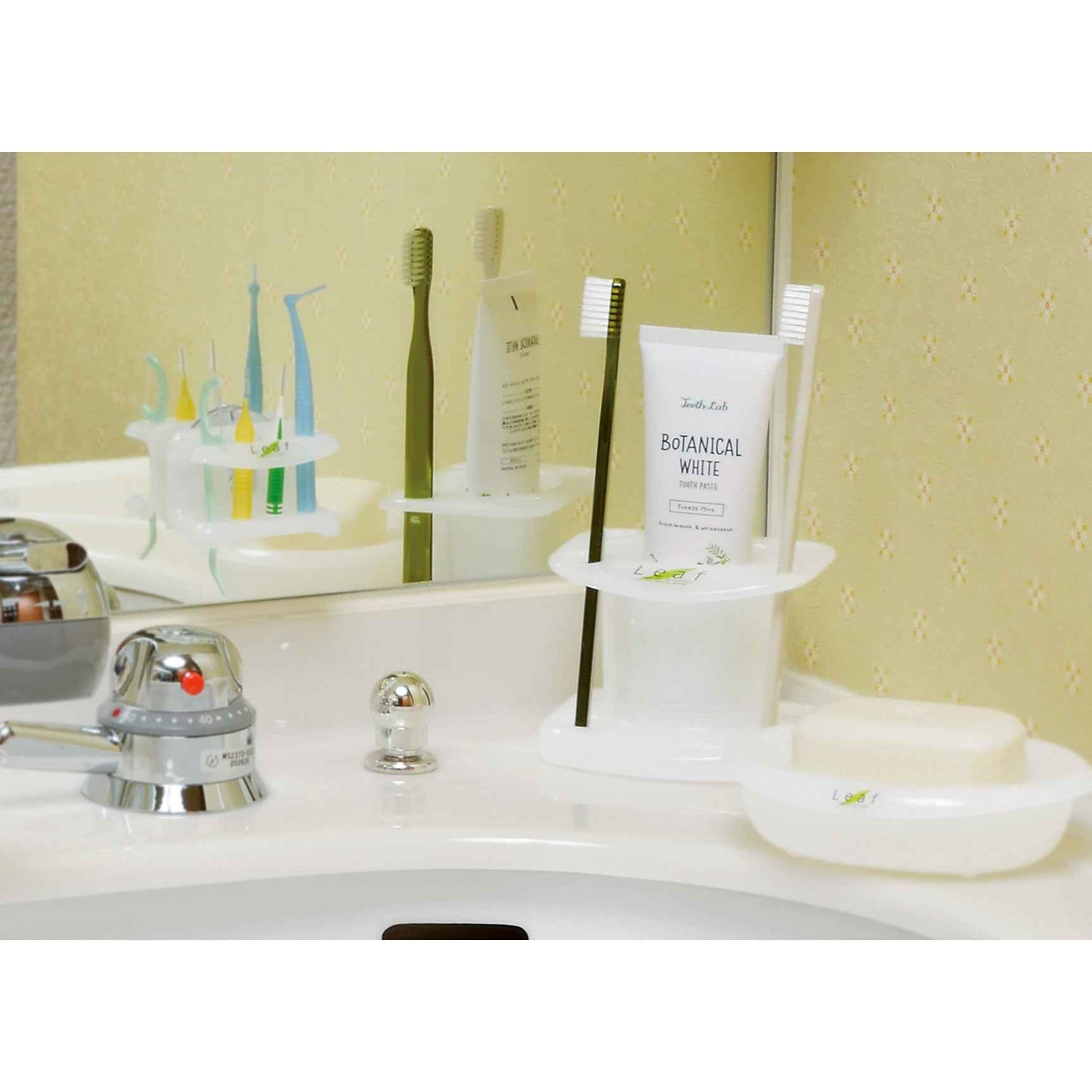 Inomata Leaf Toothbrush Holder Stand White