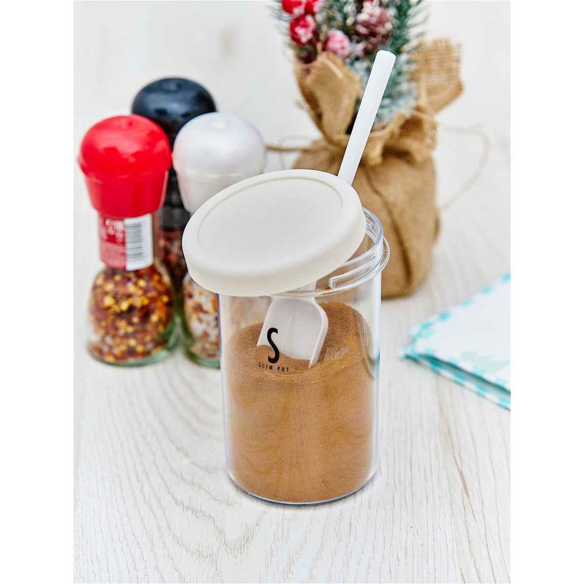 Inomata Food Ingredient Storage Sealed Container (680ml) White