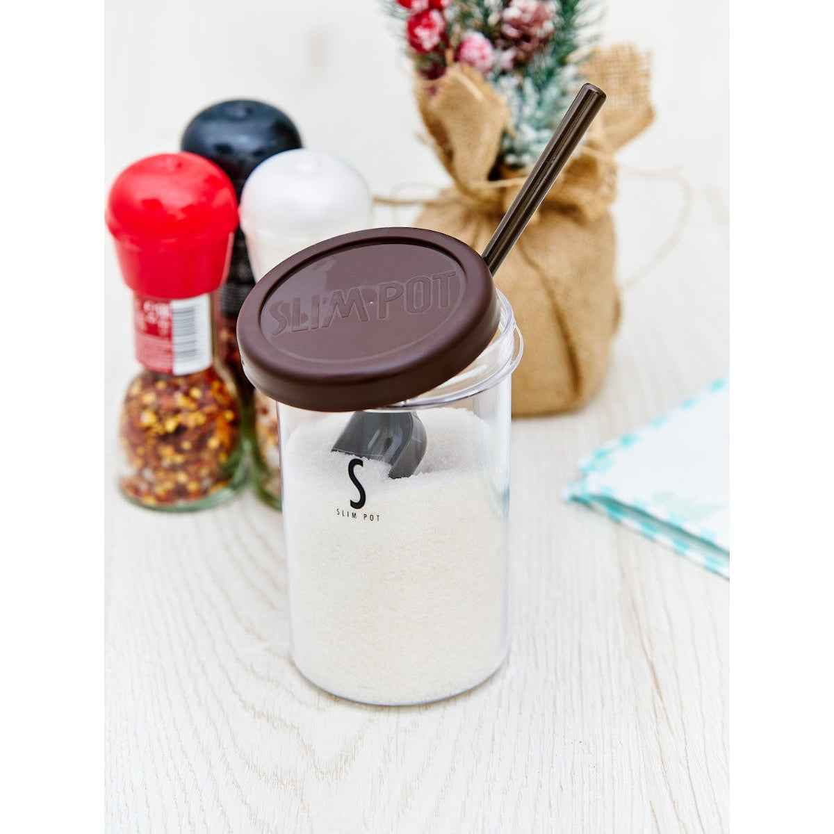 Inomata Food Ingredient Storage Sealed Container (680ml) Brown