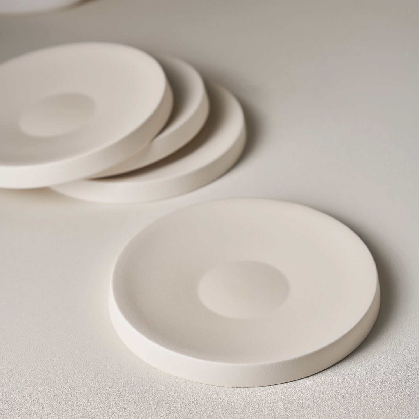 DILLO Art Objet Small Round Plate Dinnerware White
