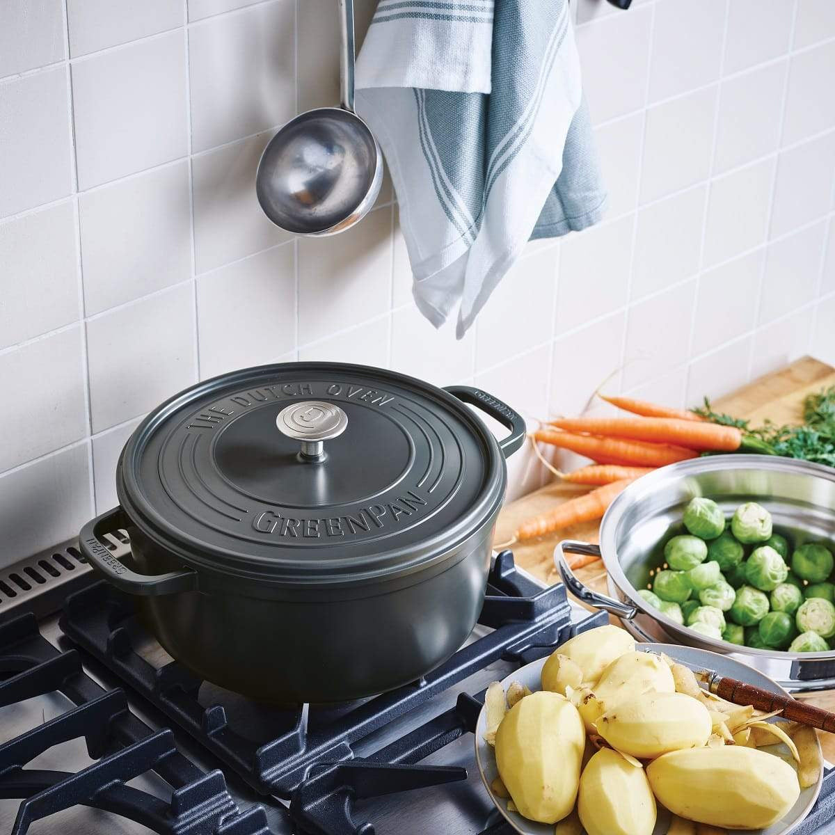 Greenpan Featherweights Casserole (22cm) + Lid PFAS-Free Black - Adamhnk