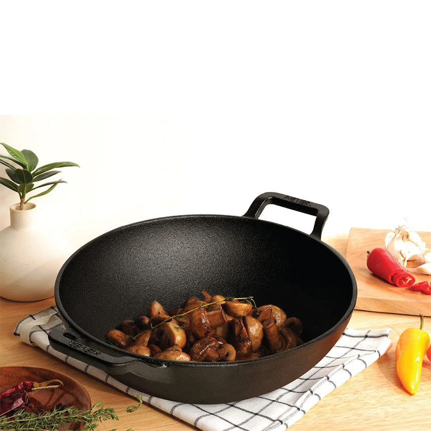Meyer Pre-Seasoned Cast Iron Nonstick Wok Pot (20cm) + Lid Toxin-Free Black - Adamhnk