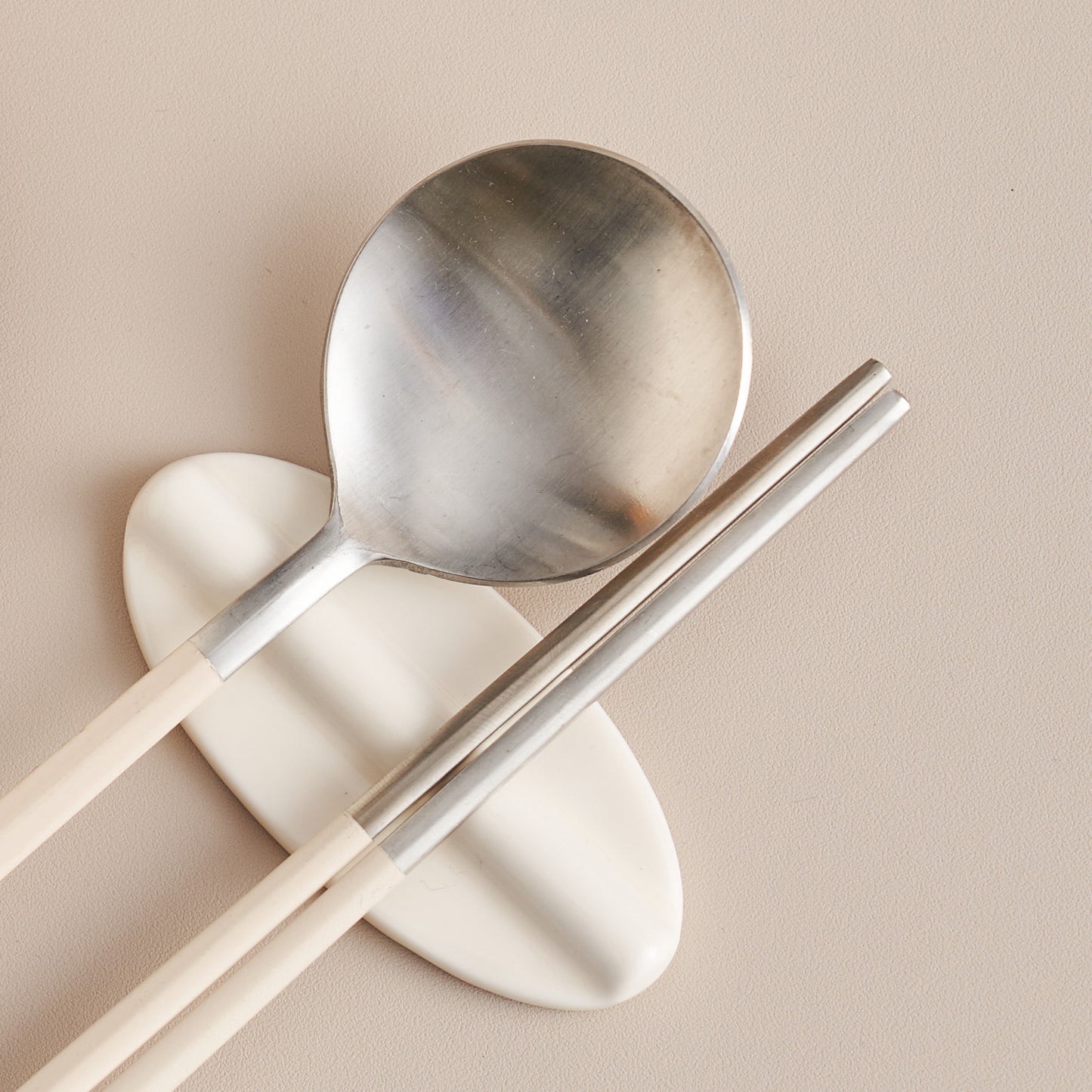 NUBE Ceramic Spoon Holder Dishwasher Safe White - 라씨에뜨 누베 수저받침 화이트 - adamhnk